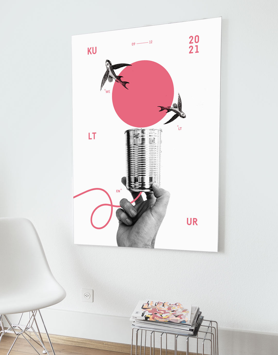 Plakat, das moderne japanische Schriftzeichen und grafische Elemente kombiniert, die die Kommunikationskultur Japans darstellen. Das Design nutzt kräftige Farben und eine ansprechende Komposition, um die kulturellen Nuancen und den Einfluss der japanischen Sprache zu betonen. Ideal für Liebhaber der japanischen Kultur und Grafikdesigns, die zeitgenössische Kunst schätzen.