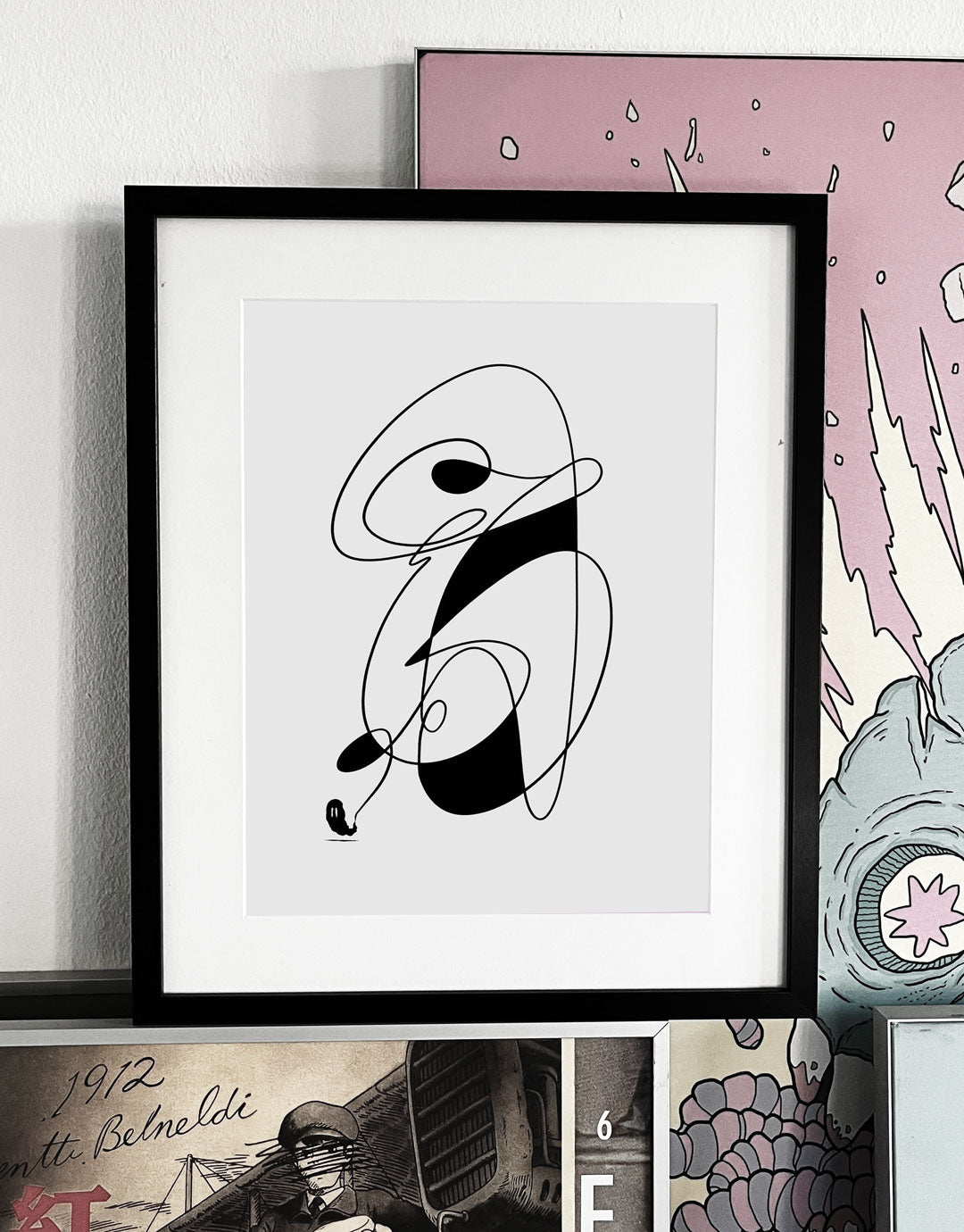Einzigartiges Kunstwerk «G» for «Ghost», ein exklusives Einzelstück in einem hochwertigen Rahmen. Geschwungene Linien, symbolisieren die Vereinigung vom Buchstaben «G» mit der Kunst. Im Rahmen vom Projekt «36DaysOfType Project».