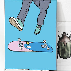 Skateboard Art Poster mit Switchflip-Motiv, handgezeichnete Illustration eines Skateboarders während eines Switchflip-Tricks, inspiriert von urbaner Kultur und moderner Kunst.