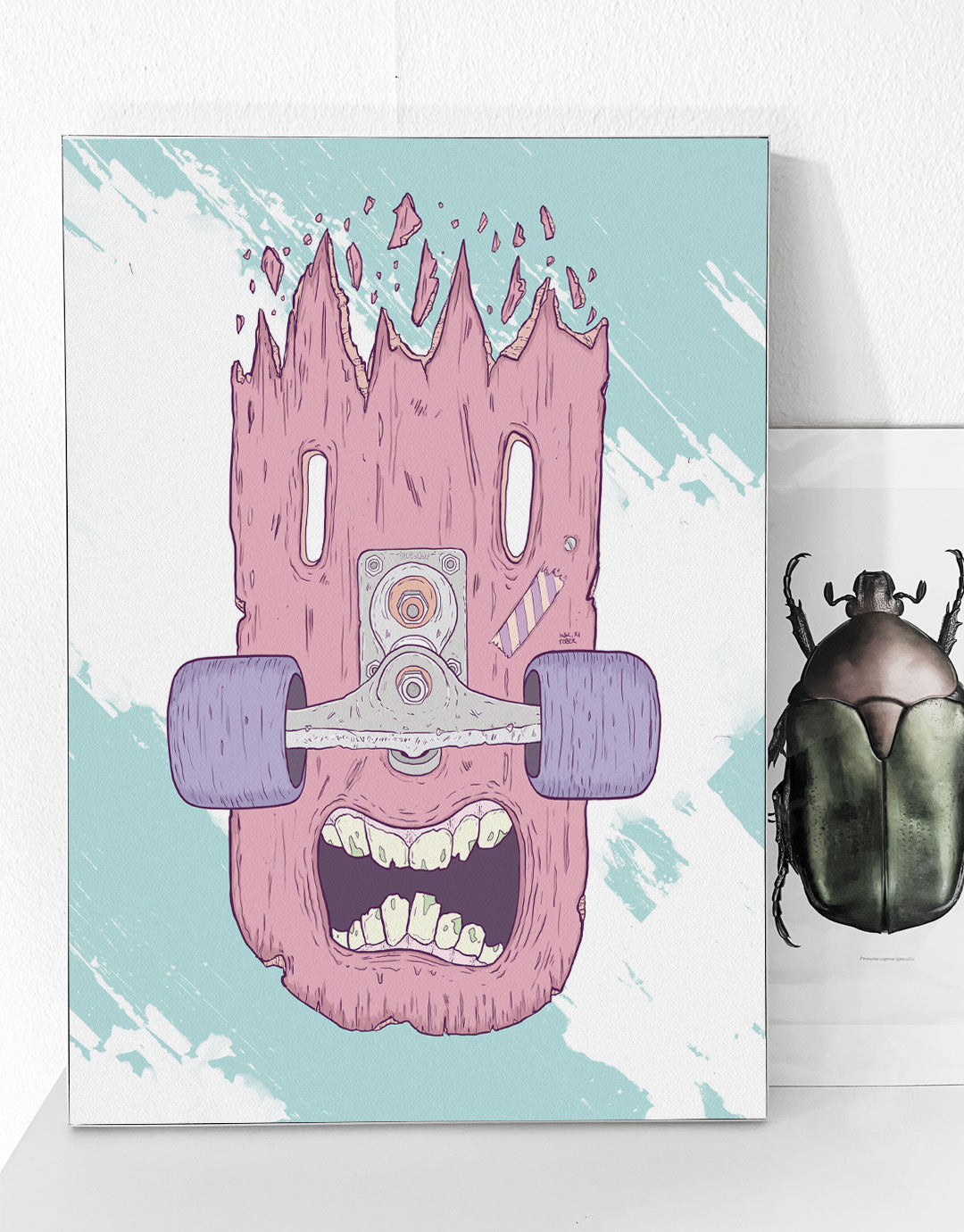 Illustratives Poster auf Holz-Skateboard mit weinendem Gesicht und kreativen, handgezeichneten Details, inspiriert von zeitgenössischer Kunst.